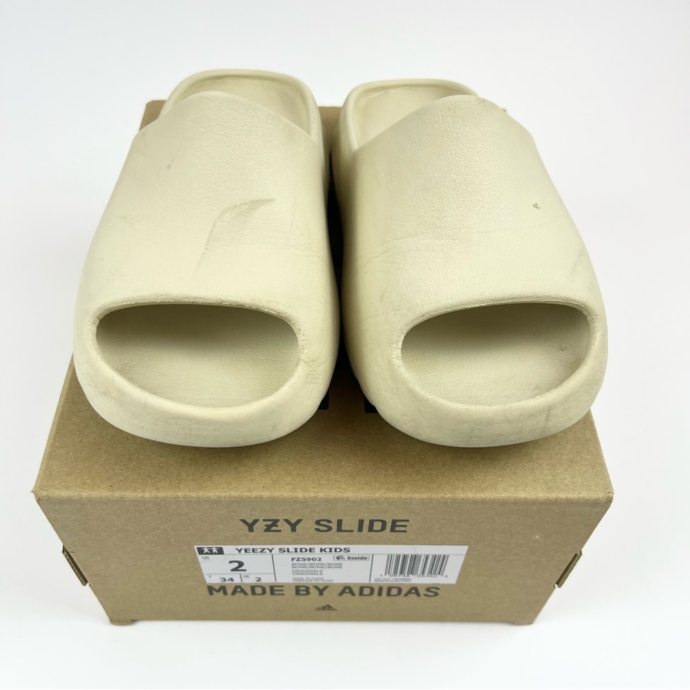 Yeezy Slides Bone Youth size 2 Kanye west adidas sandals tan Authentic